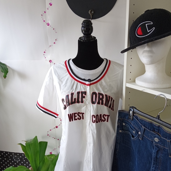 SHEIN white, red, and black jersey “california west coast” styled button up! - Picture 4 of 5